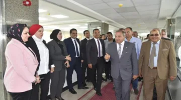 محافظ بورسعيد يطلق مشروع تحديث الطابق الثاني في مجمع المصالح بالدائرة الرسمية
