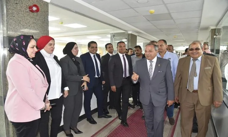محافظ بورسعيد يطلق مشروع تحديث الطابق الثاني في مجمع المصالح بالدائرة الرسمية محافظ بورسعيد يطلق مشروع تحديث الطابق الثاني في مجمع المصالح بالدائرة الرسمية