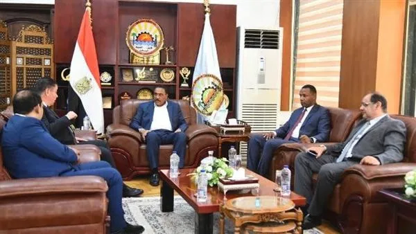 محافظ مطروح يتناول فكرة إنشاء محطة رئيسية لتزويد السيارات بالغاز الطبيعي