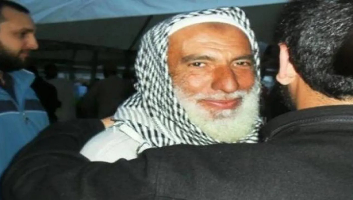محاكمة ‘زعيم الجهاديين’ في تونس: بين مواجهة مصادر الإرهاب وقلق من عودة جديدة للنزاعات.