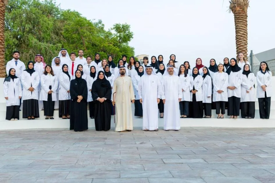 محمد بن راشد يلتقي بالطلبة الأوائل من خريجي جامعة محمد بن راشد للطب والعلوم الصحية محمد بن راشد يلتقي بالطلبة الأوائل من خريجي جامعة محمد بن راشد للطب والعلوم الصحية