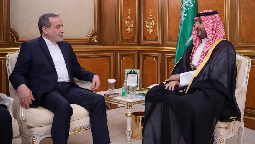 محمد بن سلمان لعراقجي: السعودية تؤيد الجهود الدبلوماسية لحل النزاعات محمد بن سلمان لعراقجي: السعودية تؤيد الجهود الدبلوماسية لحل النزاعات