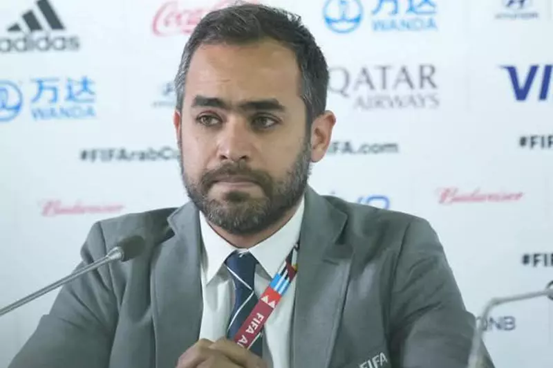 محمد ثابت يقدم استقالته من وظيفته في الأهلي. محمد ثابت يقدم استقالته من وظيفته في الأهلي.