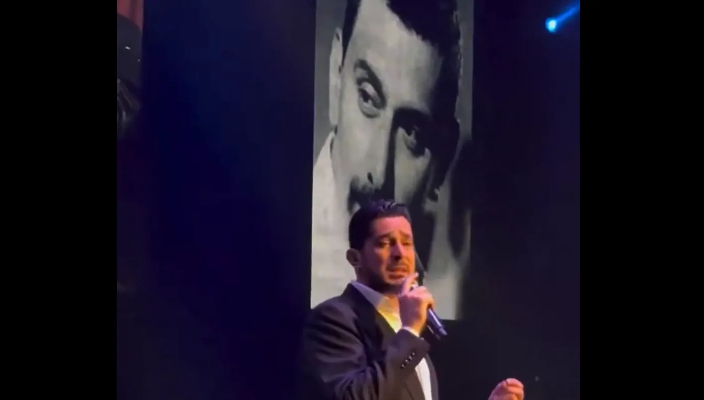 محمد خيري يتأثر ويبكي أثناء أداء زياد الرحباني على المسرح: “تساءل الناس” (فيديو) محمد خيري يتأثر ويبكي أثناء أداء زياد الرحباني على المسرح: “تساءل الناس” (فيديو)