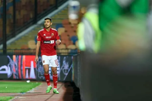 محمد شريف يناقش مفاوضات الأهلي والصراع على مركز المهاجم الرئيسي