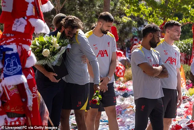 محمد صلاح ورفاقه يقدمون التعازي لزوجة جوتا