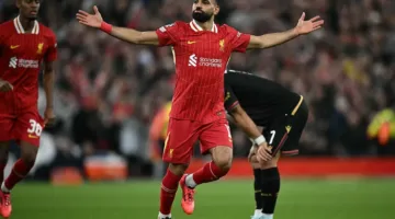 محمد صلاح ينافس رونالدو على لقب أفضل جناح في الدوري الإنجليزي