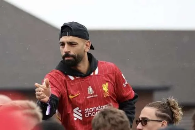 محمد صلاح يواسي ديوجو جوتا: لن أنسى أبداً ما فعله محمد صلاح يواسي ديوجو جوتا: لن أنسى أبداً ما فعله