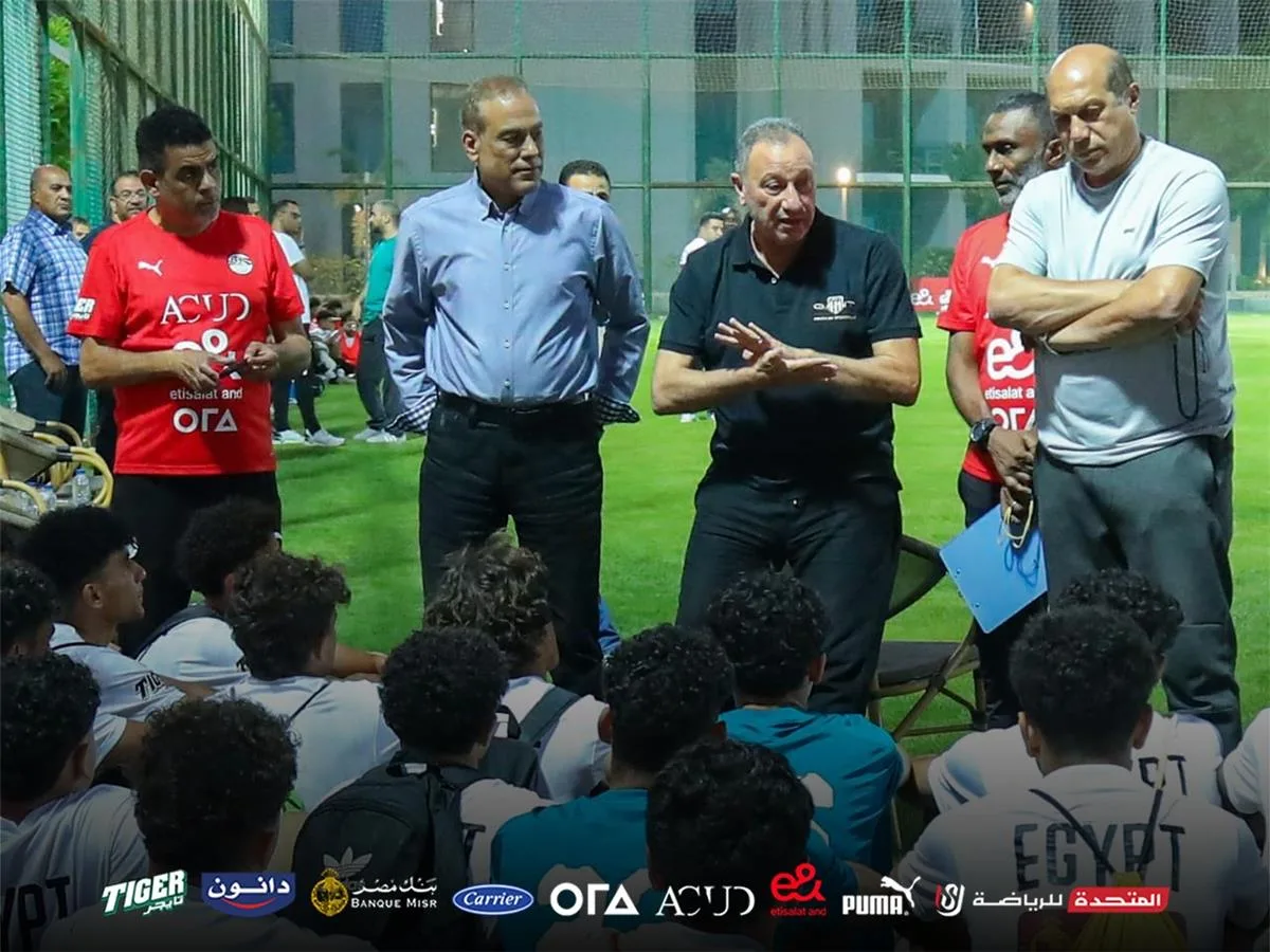 محمود الخطيب يؤازر منتخب مصر للشباب تحت 17 عامًا قبيل بطولة كأس العالم محمود الخطيب يؤازر منتخب مصر للشباب تحت 17 عامًا قبيل بطولة كأس العالم