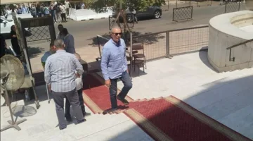 محمود حميدة وبشرى ومنير مكرم يحضرون مراسم دفن الفنان لطفي لبيب في مصر الجديدة