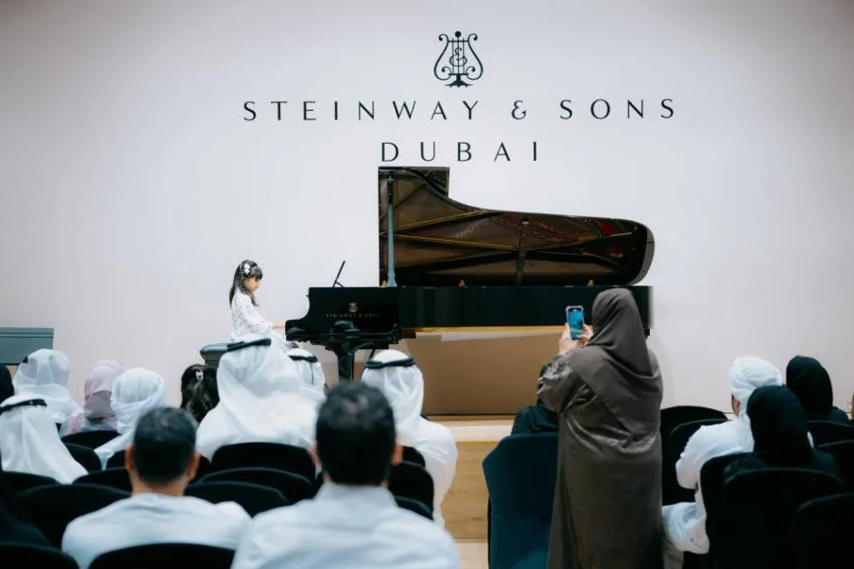مخيم يطور المهارات الموسيقية للمواهب الإماراتية الناشئة في العزف على البيانو مخيم يطور المهارات الموسيقية للمواهب الإماراتية الناشئة في العزف على البيانو