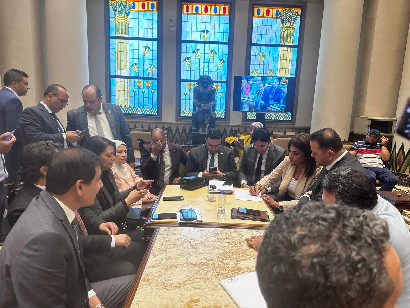 مداولات مثيرة بشأن فترة إخلاء المستأجرين وفق قانون الإيجار القديم وانسحاب نواب المعارضة من الاجتماع مداولات مثيرة بشأن فترة إخلاء المستأجرين وفق قانون الإيجار القديم وانسحاب نواب المعارضة من الاجتماع