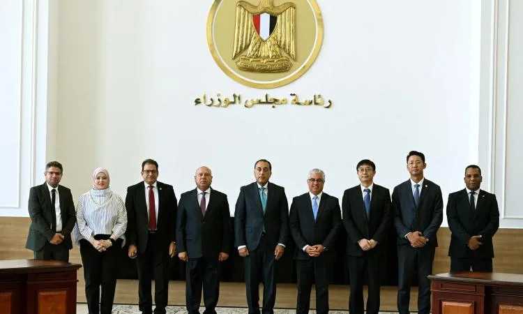 مدبولي حضور مراسم توقيع عقد لتطوير وتحويل حقوق استخدام أرض صناعية في السخنة مدبولي حضور مراسم توقيع عقد لتطوير وتحويل حقوق استخدام أرض صناعية في السخنة