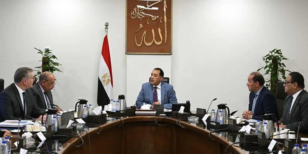 مدبولي يأمر بسداد ديون شركات الكهرباء ويؤكد على التزام الحكومة بتمويل تشغيل المحطات. مدبولي يأمر بسداد ديون شركات الكهرباء ويؤكد على التزام الحكومة بتمويل تشغيل المحطات.