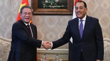 مدبولي يستقبل رئيس مجلس الدولة الصيني في مطار القاهرة: محادثات شاملة وتوقيع اتفاقيات تعاون