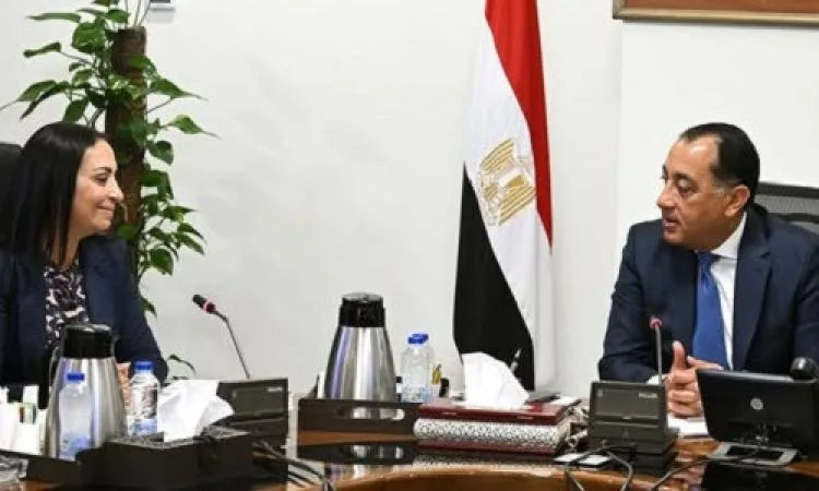 مدبولي يناقش مع وزيرة التضامن دعم برنامج “تكافل وكرامة” للمستفيدين مدبولي يناقش مع وزيرة التضامن دعم برنامج “تكافل وكرامة” للمستفيدين