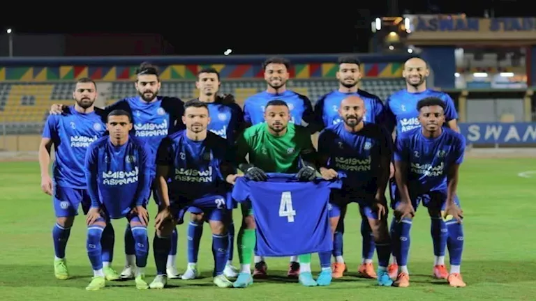 مدرب الزمالك السابق يشرف على فريق أسوان (صور) مدرب الزمالك السابق يشرف على فريق أسوان (صور)