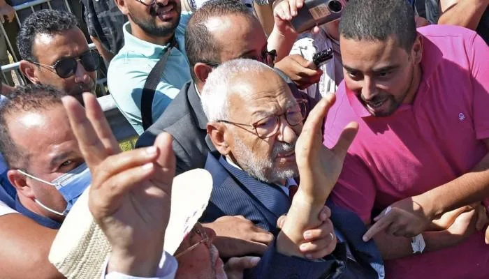 مذكرات على ضفاف الحدود.. إخوان تونس يبدأون حملة للاستفادة من حكمهم بالإدانة مذكرات على ضفاف الحدود.. إخوان تونس يبدأون حملة للاستفادة من حكمهم بالإدانة
