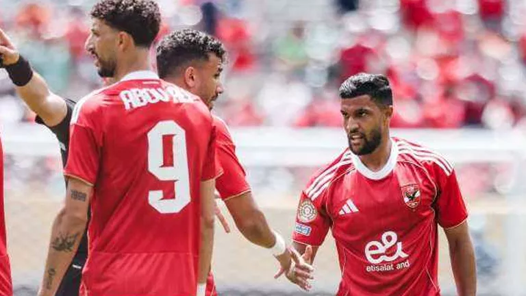 مراسل يكشف تفاصيل غير متوقعة حول مستقبل وسام أبو علي مع النادي الأهلي مراسل يكشف تفاصيل غير متوقعة حول مستقبل وسام أبو علي مع النادي الأهلي