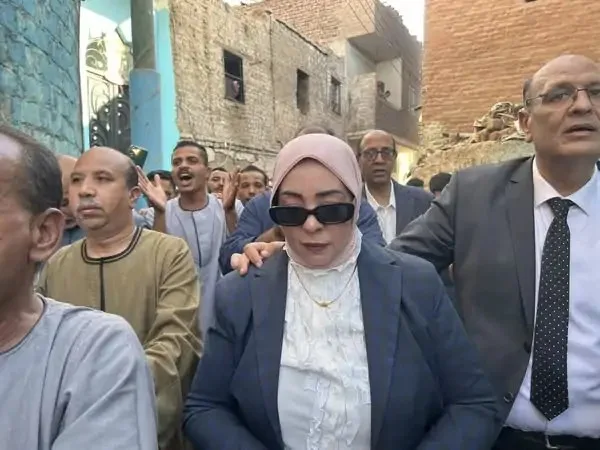 مرشحة “القائمة الوطنية” في قنا: سأمثل صوت الصعيد في مجلس الشيوخ… والمشاركة واجب وحق دستوري. مرشحة “القائمة الوطنية” في قنا: سأمثل صوت الصعيد في مجلس الشيوخ… والمشاركة واجب وحق دستوري.
