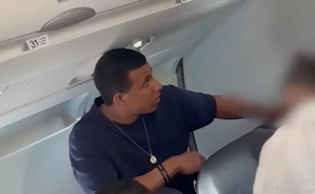 مريض نفسي يزعم حيازته قنبلة أثناء رحلة طيران