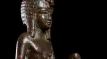 مزاد بريطاني يبيع تمثال برونزي مصري لملك شاب مقابل 18 ألف جنيه إسترليني