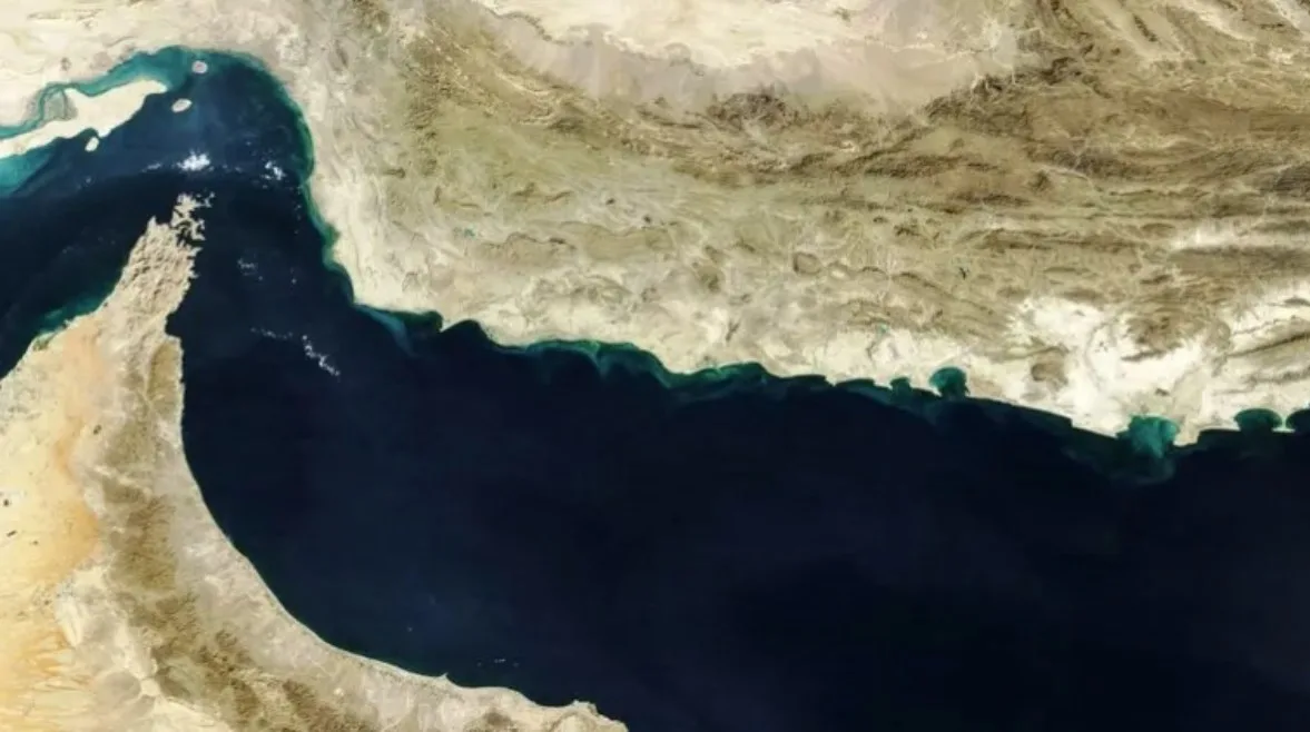 مسؤولان أمريكيان: إيران حظرت مضيق هرمز بعد الهجوم الإسرائيلي