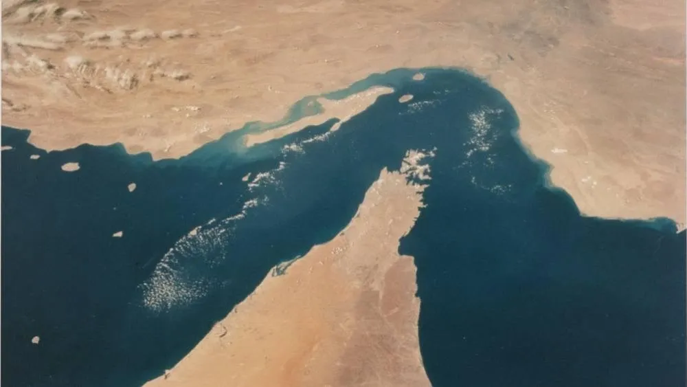 مسؤولان أمريكيان: إيران قامت بخطوات لتفخيخ مضيق هرمز مسؤولان أمريكيان: إيران قامت بخطوات لتفخيخ مضيق هرمز