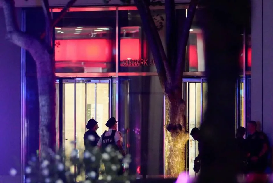 مسلح يفتك بأربعة أشخاص في نيويورك قبل أن ينهى حياته بنفسه مسلح يفتك بأربعة أشخاص في نيويورك قبل أن ينهى حياته بنفسه