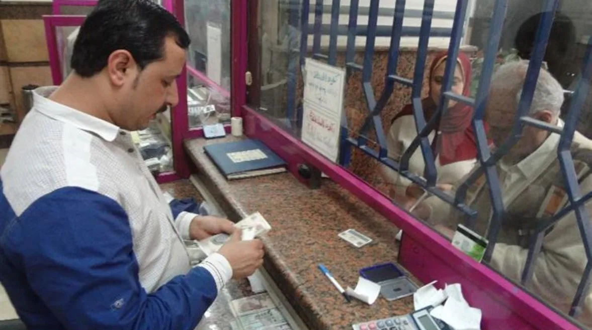 مصدر من هيئة التأمينات: قد يبدأ صرف المعاشات مساء اليوم في بعض البنوك. مصدر من هيئة التأمينات: قد يبدأ صرف المعاشات مساء اليوم في بعض البنوك.
