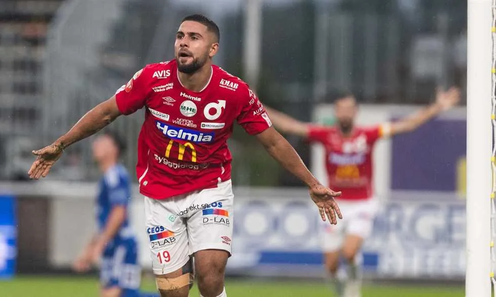 مصدر موثوق يكشف لـ في الجول موقف عمر فرج من العودة إلى الزمالك مصدر موثوق يكشف لـ في الجول موقف عمر فرج من العودة إلى الزمالك