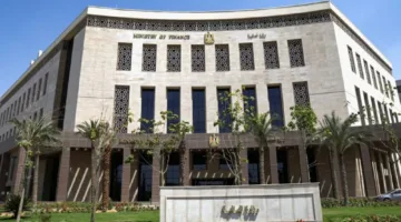 مصر تخطط لرفع إصداراتها من الدين المحلي بأكثر من تريليون جنيه خلال 3 أشهر.