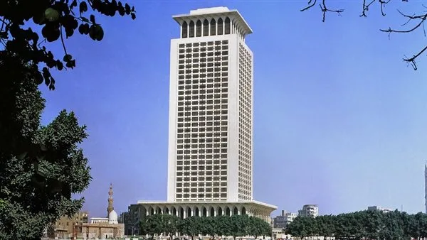 مصر تعبر عن ترحيبها بقرار الولايات المتحدة رفع مستوى توصيات السفر إلى القاهرة