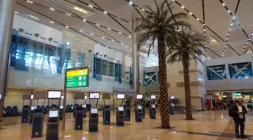 مصر تُعلن استئناف العمليات في مطار القاهرة بعد احتراق مركز الاتصالات