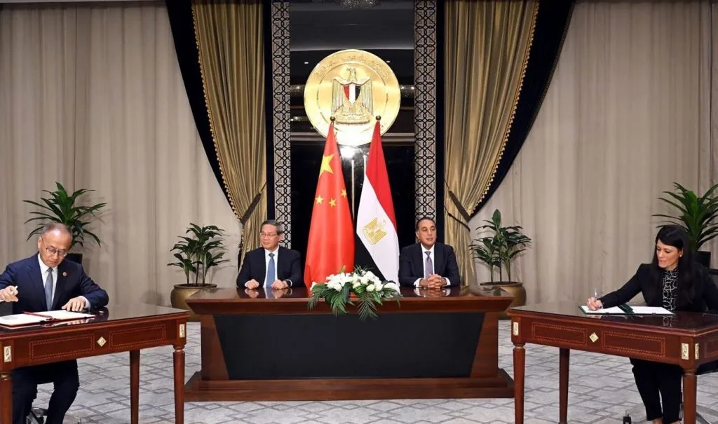 مصر والصين تبرمان أول اتفاق لتبادل الديون لدعم التنمية مصر والصين تبرمان أول اتفاق لتبادل الديون لدعم التنمية