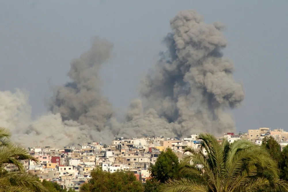 مصرع 12 فردًا جراء غارات إسرائيلية في شرق لبنان