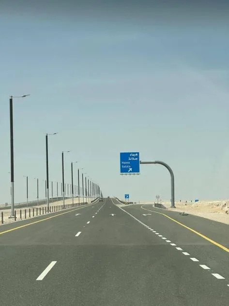 مصرع 3 مواطنين إماراتيين وإصابة 9 آخرين في حادث مروري بسلطنة عمان
