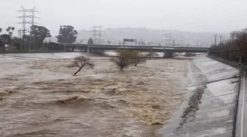مصرع 34 فرداً في بكين وضواحيها جراء الأمطار الغزيرة والفيضانات