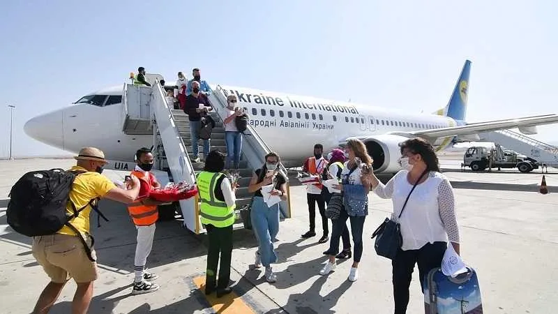 انتعاش قطاع السياحة في مرسى علم.. 35 رحلة جوية اليوم تحمل الآلاف من السياح الأوروبيين
