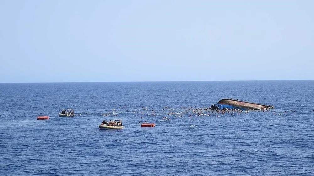 مفقودون 11 شخصًا نتيجة غرق قارب قرب سواحل سومطرة الإندونيسية