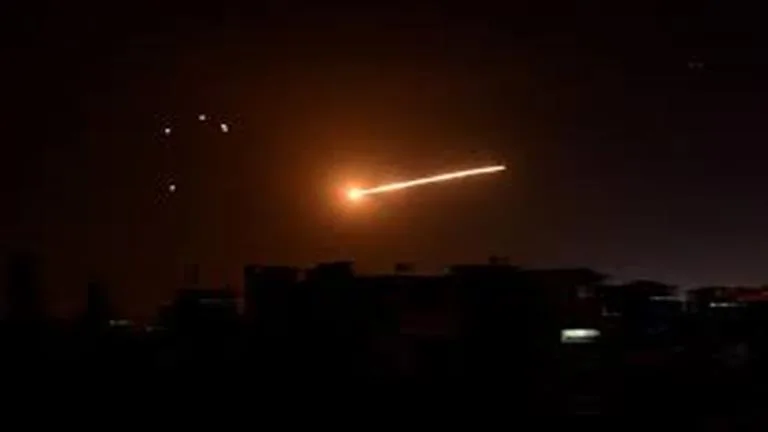 مقتل 12 فلسطينياً جراء غارة إسرائيلية على مخيم للنازحين في قطاع غزة مقتل 12 فلسطينياً جراء غارة إسرائيلية على مخيم للنازحين في قطاع غزة
