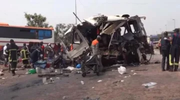 مقتل 16 شخصاً في تصادم بين حافلة وشاحنة في ساحل العاج