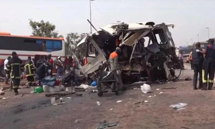 مقتل 16 شخصاً في تصادم بين حافلة وشاحنة في ساحل العاج