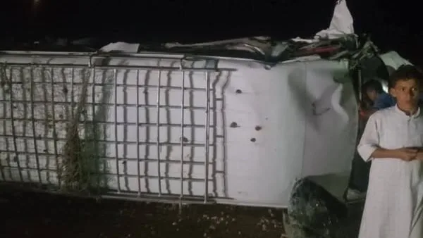 مقتل 4 أفراد وإصابة 12 في حادث تصادم بين سيارة نقل وميكروباص على طريق سيوة