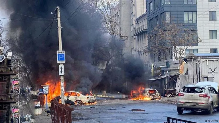 مقتل ثلاثة جنود وجرح 18 آخرين جراء قصف روسي على مركز تدريب في أوكرانيا مقتل ثلاثة جنود وجرح 18 آخرين جراء قصف روسي على مركز تدريب في أوكرانيا