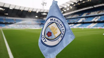 ملاكي مانشستر سيتي يستفيدون من انتقال مبيومو إلى مانشستر يونايتد