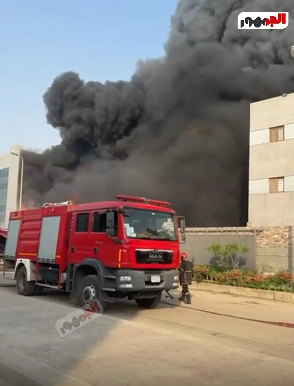 ملايين من الخسائر: حريق يلتهم مصنع للكيماويات في مدينة بدر | فيديو وصور ملايين من الخسائر: حريق يلتهم مصنع للكيماويات في مدينة بدر | فيديو وصور