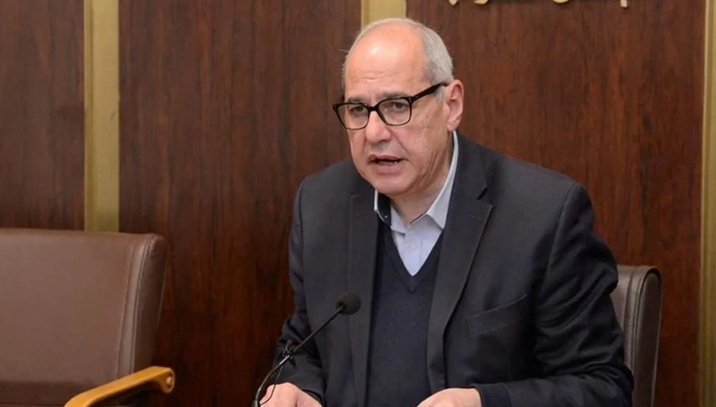 ملحم خلف يطالب سكان جنوب سوريا: التهدئة أولاً، والحل يجب أن يكون بالحوار وليس بالعنف ملحم خلف يطالب سكان جنوب سوريا: التهدئة أولاً، والحل يجب أن يكون بالحوار وليس بالعنف