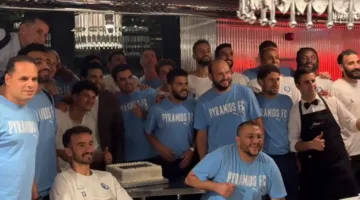 ممدوح عيد ينظم عشاءً للاعبي بيراميدز في إسطنبول احتفالًا بانتصارهم على قاسم باشا