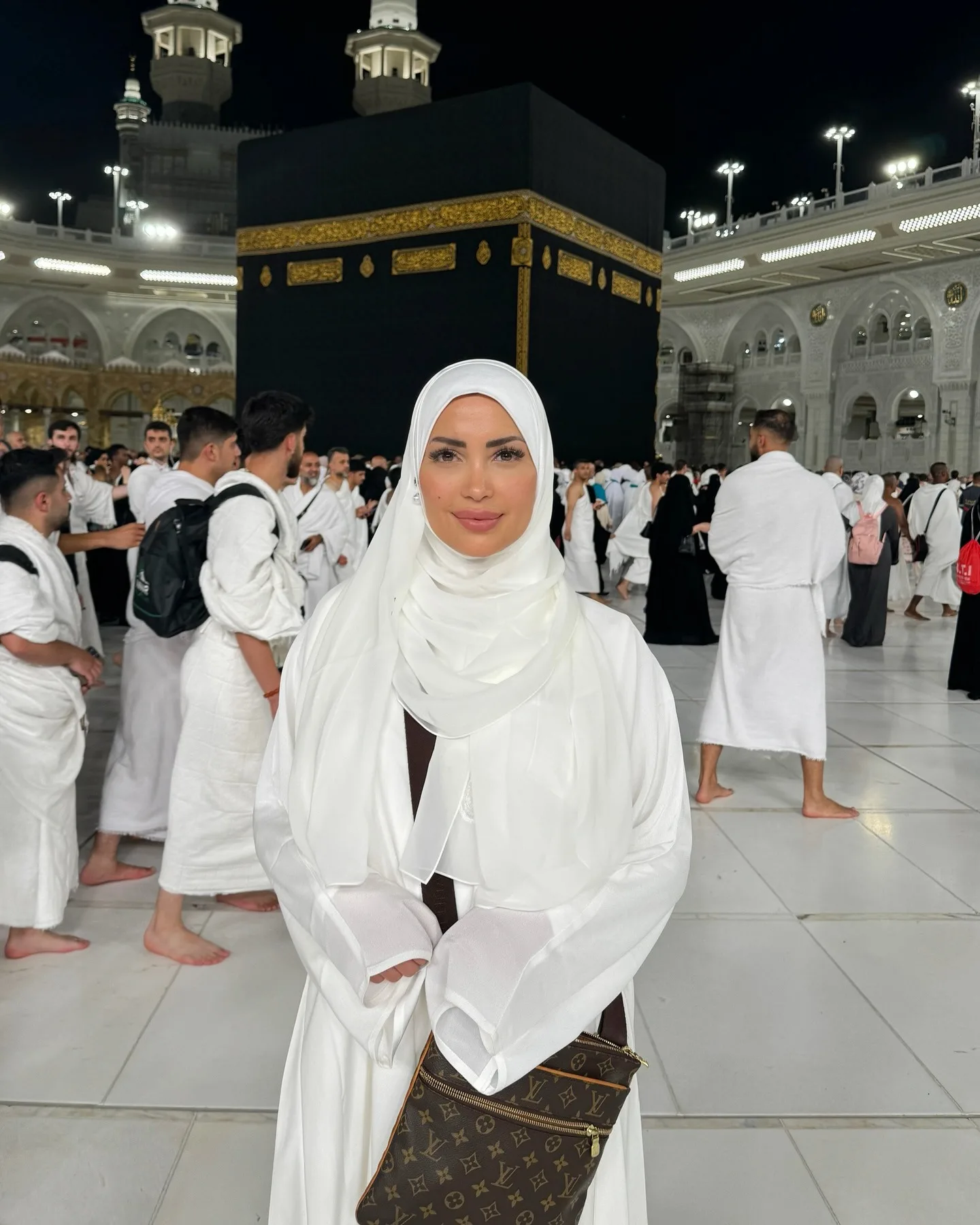 من أمام الكعبة، نسرين طافش تتشارك مع معجبيها أحدث إطلالة لها من أمام الكعبة، نسرين طافش تتشارك مع معجبيها أحدث إطلالة لها